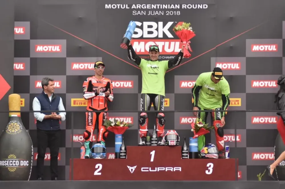 Jonathan Rea desafió a la lluvia e impuso su jerarquía con récord incluido en El Villicum