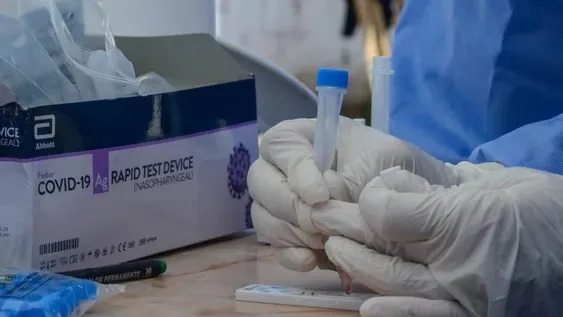 Covid: para testearse habrá que ser grupo de riesgo o presentar un pedido médico