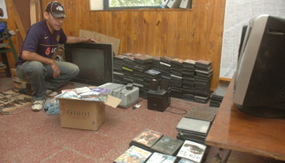 Secuestraron alrededor de 350 películas truchas