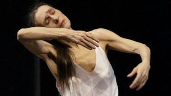Pina Bausch para bailarines locales