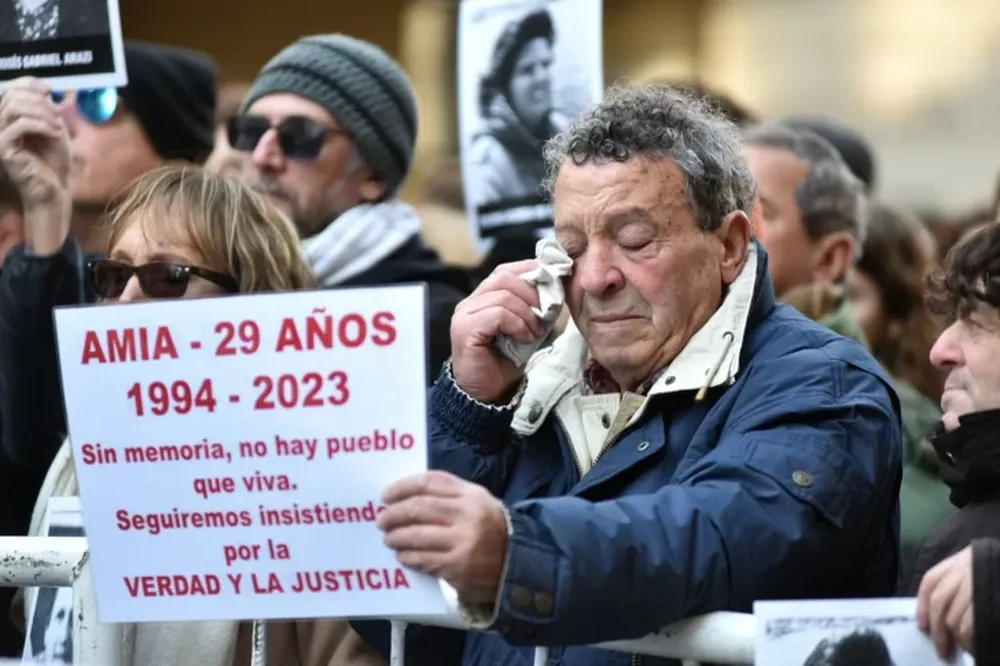 “La herida se profundiza cada día sin justicia”, dice el titular de la AMIA a 29 años del atentado