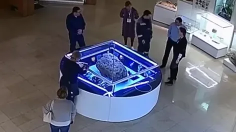 Un meteorito exhibido en un museo levitó inexplicablemente