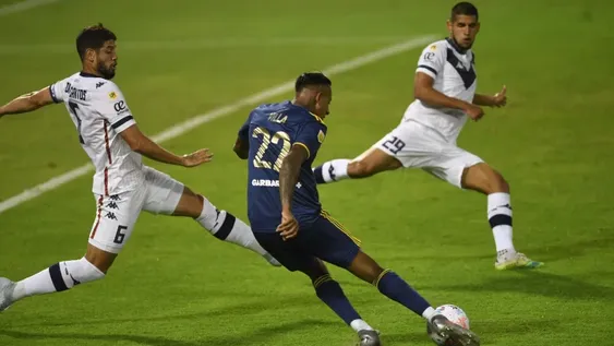 Boca goleó a Vélez y piensa en River