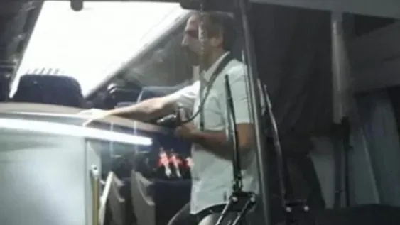 Procesaron al fotógrafo que hizo exhibicionismo en un viaje de estudios