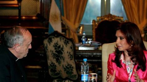 Bergoglio y su complicada relación con el kirchnerismo