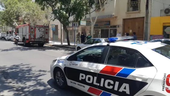 Susto en el centro capitalino por el incendio del tablero eléctrico de una casa