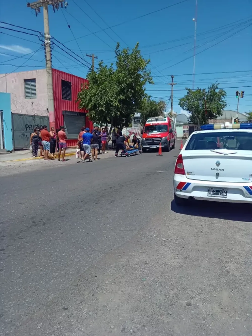 Una mujer de 75 años sufrió lesiones al ser embestida por una camioneta