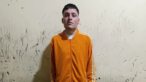 Tres jóvenes, dos de ellos menores, asaltaron a un taxista con un cuchillo y fueron detenidos