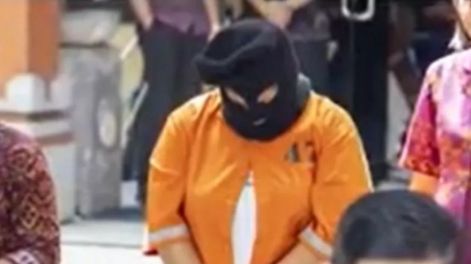 Detuvieron a una mujer que tenía cocaína en un juguete sexual que llevaba colocado en su cuerpo