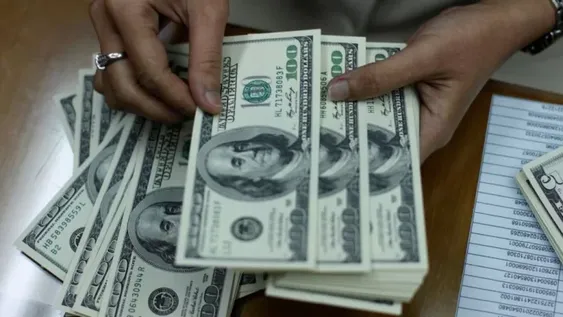 Cayó nuevamente la cotización del dólar blue: en San Juan se negoció a $750