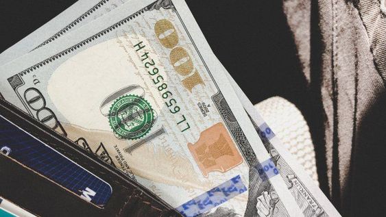 El dólar solidario llegó a los $158 y cerró $14 más que el blue