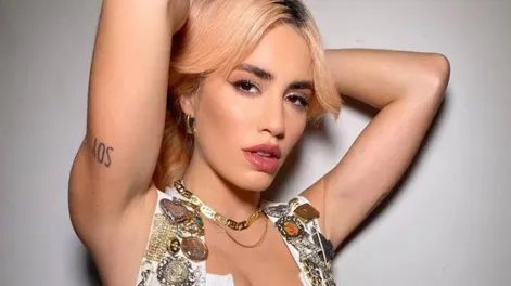 Una sesión de fotos de Lali en un particular lugar causó furor en las redes