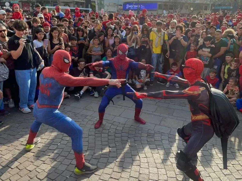 Más de 1.000 personas disfrazadas de Spiderman superaron un record Guinnes