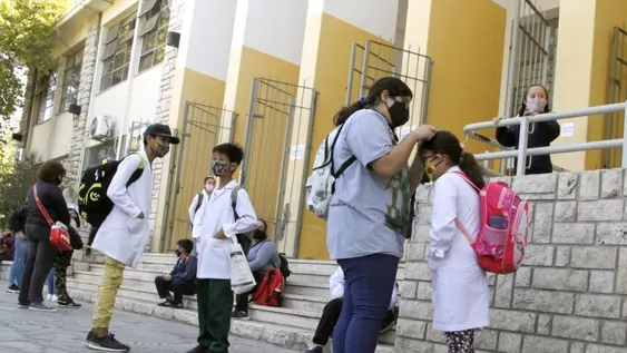 Este viernes definen en qué distritos cambia la presencialidad escolar