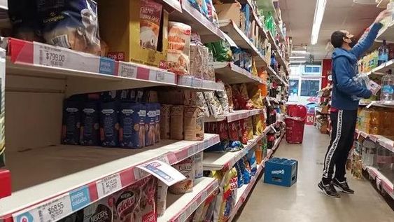 Retiran la mercadería de exhibidores ante la incertidumbre por los precios