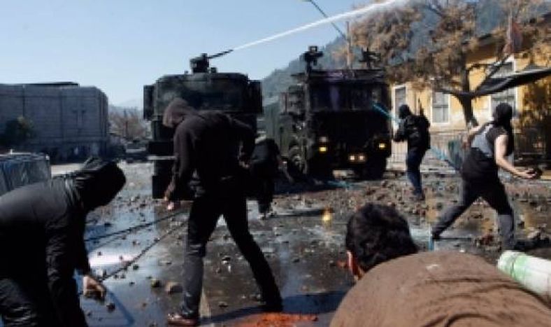 Chile: Nuevos enfrentamientos entre estudiantes y carabineros