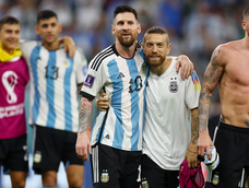 los campeones del mundo que estaran en la despedida de messi: ¿que pasara con el papu gomez?