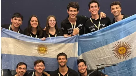 El equipo estuvo integrado por Santiago Bolzicco, Ezequiel Bozicco, Micaela Perillo, Rafael Dalzotto, Emanuel Albornoz, Agustín Pilotto, Daniela Maradei, Thomas Marthi, Santino Agosti y Agustín Martínez, todos estudiantes de distintas ramas de la ingeniería.