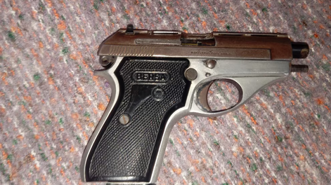 La Policía secuestró una pistola Bersa calibre 22 que habría sido descartada después del episodio y analiza cómo ingresó al establecimiento.
