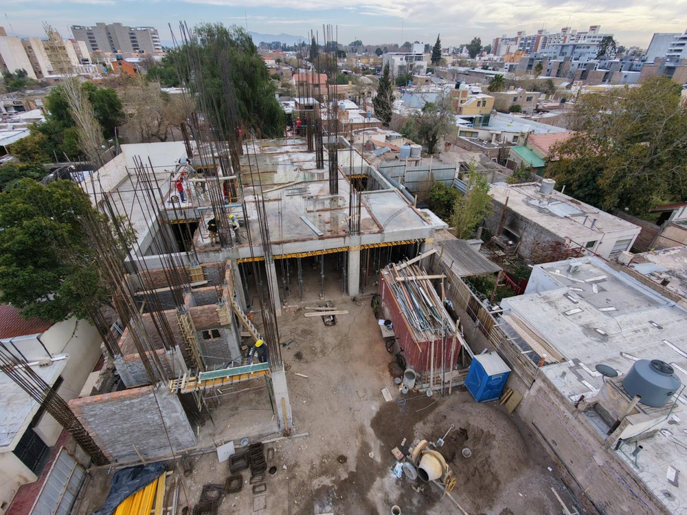 La obra de Complejo Coral avanza en Capital con trabajos sobre fundaciones, losas y estructura de los distintos bloques proyectados. Foto: Gentileza Codeex