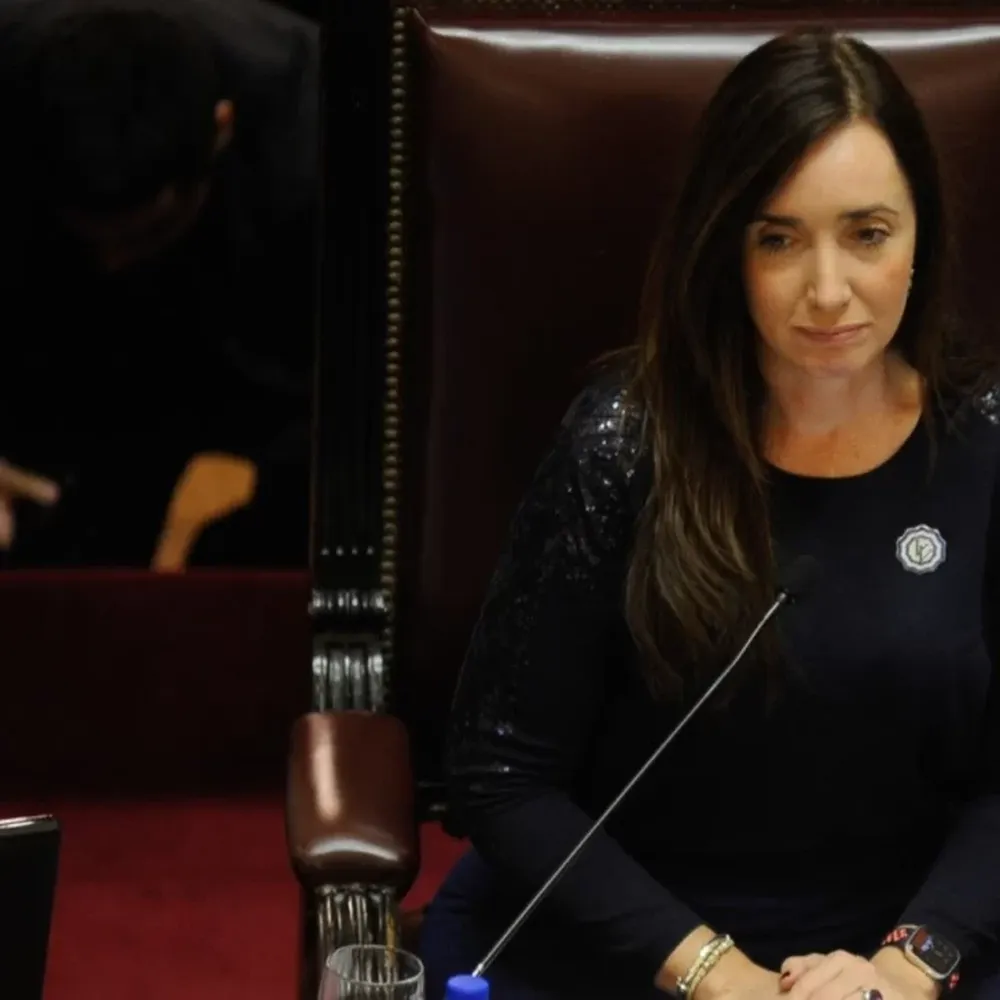 A mano alzada y sin debate, los senadores se aprobaron un fuerte aumento de sus sueldos: de $1,9 a $4,5 millones
