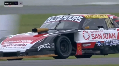 Tobías Martínez pinchó una goma en la primera vuelta y no pudo remontar en La Plata