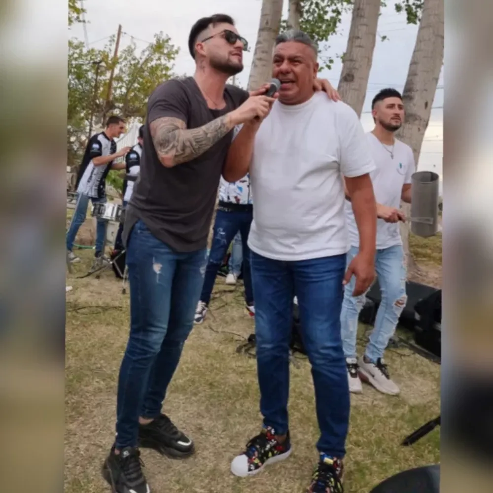 El “San Juan por mi sangre” que el Chiqui Tapia cantó con Omega en una fiesta en San Juan