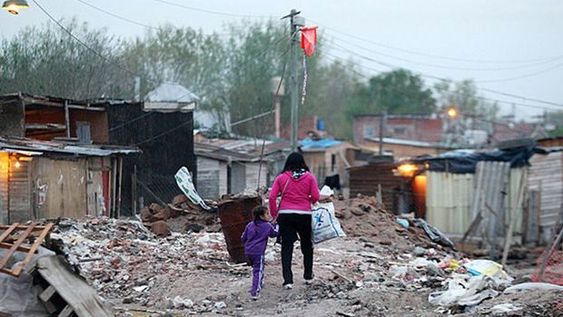 La UCA le pone cifras a la pobreza por “efecto Covid-19”: 45% en el primer trimestre