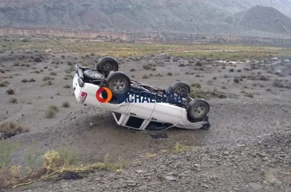 Un jachallero salió ileso tras protagonizar un espectacular vuelco en la ruta 150