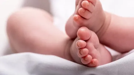Anotó a su hijo recién nacido y cuando la esposa vio el certificado no lo podía creer: “Me está por dar algo”