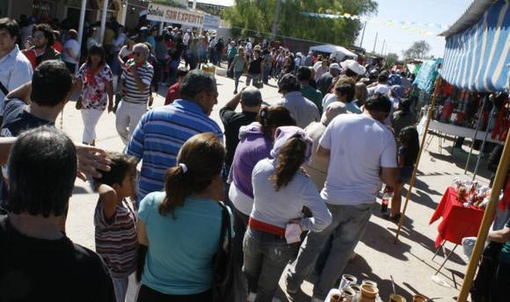 El sacrificio de la espera bajo el Sol, en tres largas filas