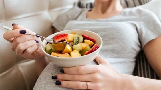 Descubren que, bebés en gestación varían sus gestos según las comidas que ingiera su madre