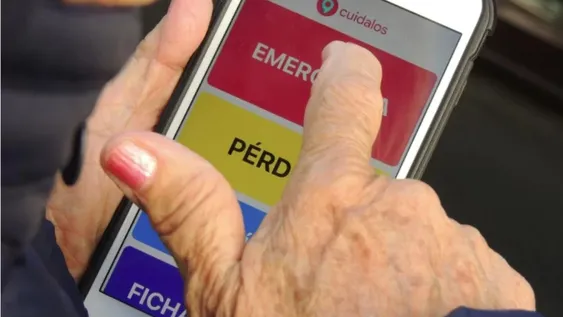 Un joven de 17 años desarrolló una App junto a su abuela para proteger a los adultos mayores