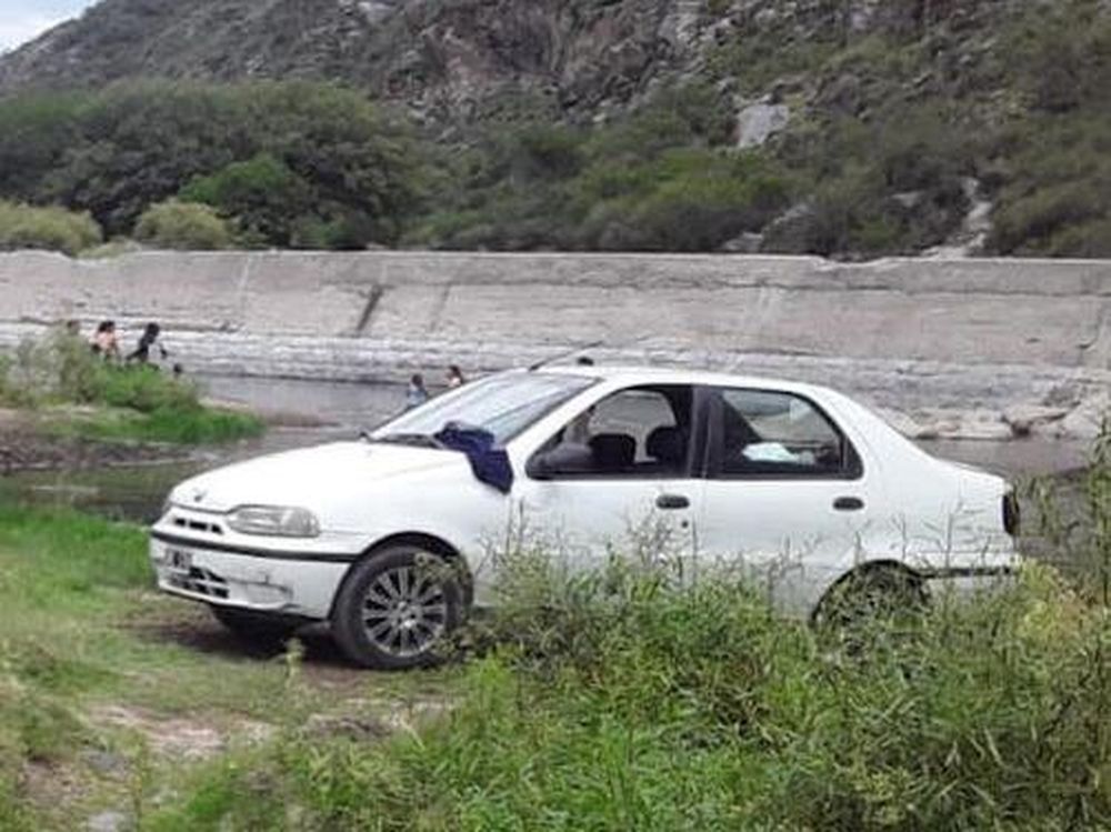 Le robaron el auto a un albañil mientras estaba trabajando y lo busca con desesperación