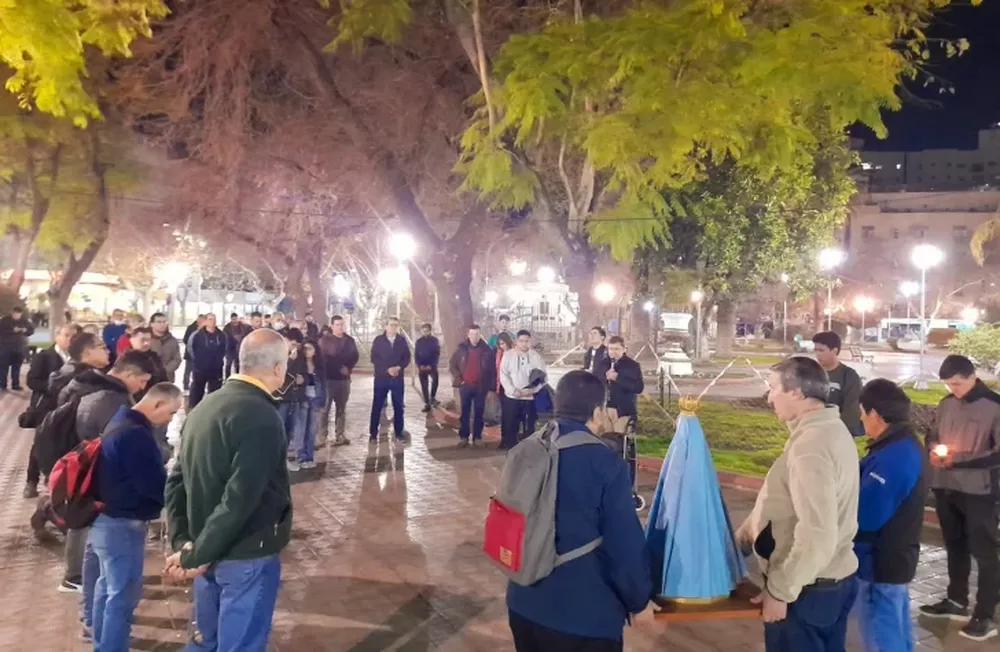 Realizan un rosario para hombres con la idea de incentivarlos a que se acerquen más a Dios