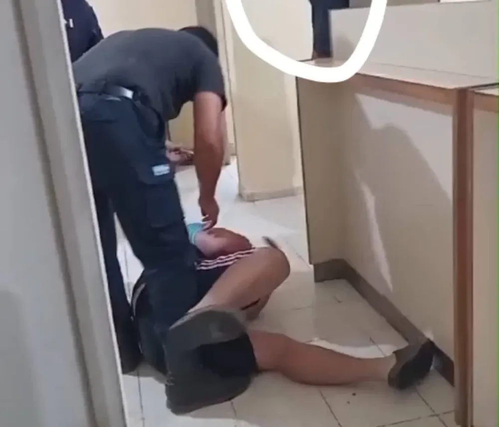 Denuncian que policías de una comisaría detuvieron ilegalmente y maltrataron a dos hermanos