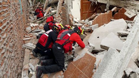 La cifra de víctimas del terremoto en Ecuador sube a 413