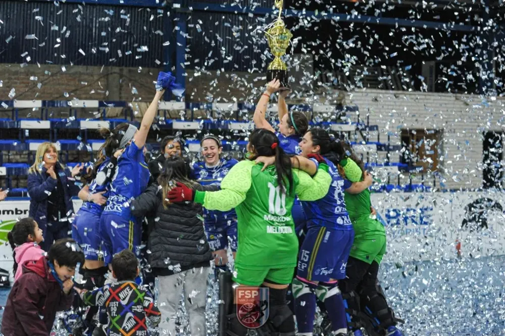 Las chicas de Concepción dieron una nueva vuelta olímpica en el hockey local