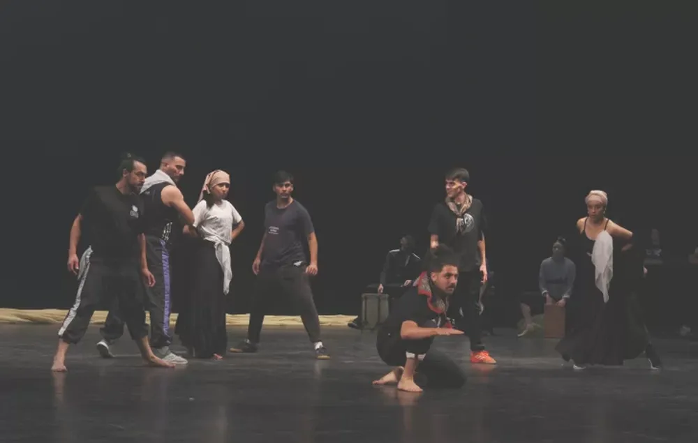 EN EL ESCENARIO. Ayer comenzaron a repasarse las escenas ya en la sala central del Teatro del Bicentenario con todos los protagonistas.