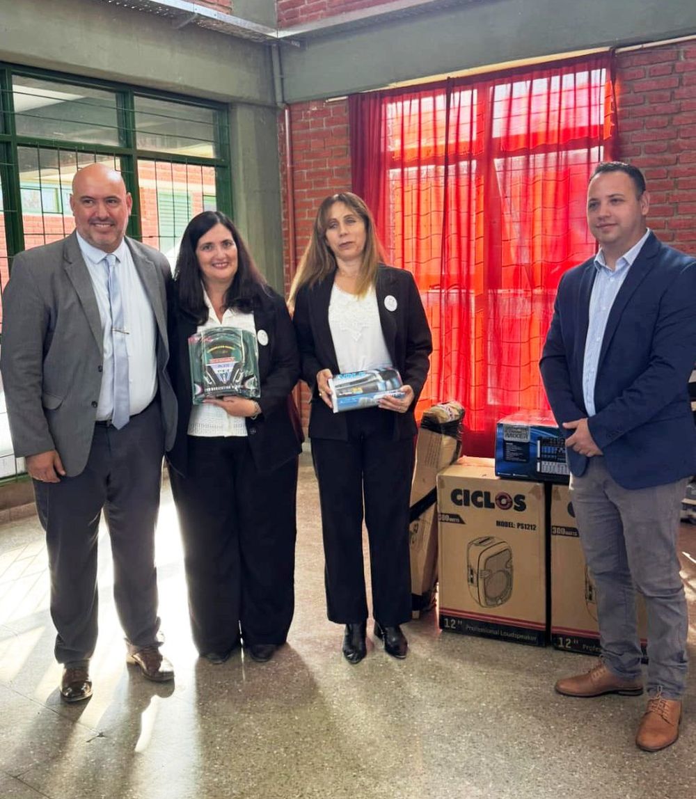 Las autoridades del Parque Provincial Ischigulasto hicieron una importante donación a la Escuela Albergue Casa del Niño, de Valle Fértil, en su aniversario.