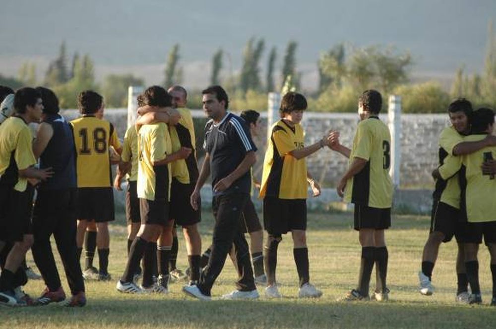 Peñarol empató pero continúa en carrera