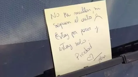 “No me multen, estoy por parir y estoy sola”: el cartel que sorprendió en un parabrisas