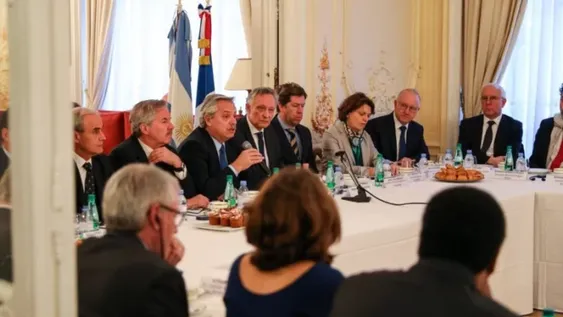 Alberto Fernández, en Francia: “Con Macri vivimos un 2001 por goteo”