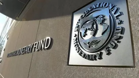 Una comitiva del Gobierno viaja este martes a Washington para cerrar el acuerdo con el FMI