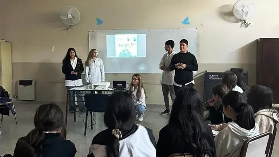 Alumnos del Central visitan escuelas para fomentar la colecta de basura tecnológica