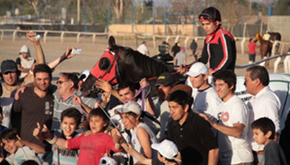 Un caballo puntano fue el más veloz del clásico Sarmiento