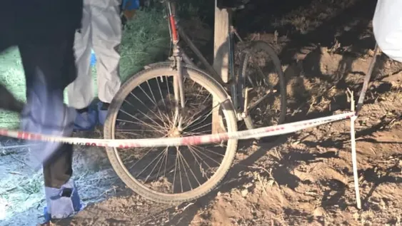 ESCENARIO. El callejón donde encontraron al casero muerto, cerca de su bicicleta, volvió ayer a ser inspeccionado por pesquisas al mando de un equipo dirigido por el fiscal Iván Grassi.