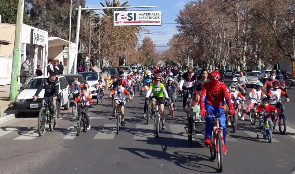 Bicicleteada solidaria “Día de las Infancias”