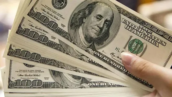 En el inicio de la jornada el dólar blue mantiene brecha de 90% con el oficial