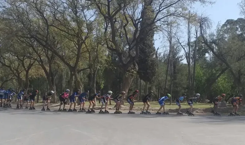 Un centenar de patinadores copó la pista de Pocito y El Pinar